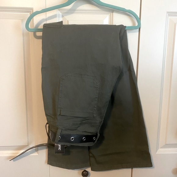 NWT CARGO PANTS - Picture 3 of 4